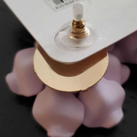 🆕️ Flower Earrings - Picture 5 of 7